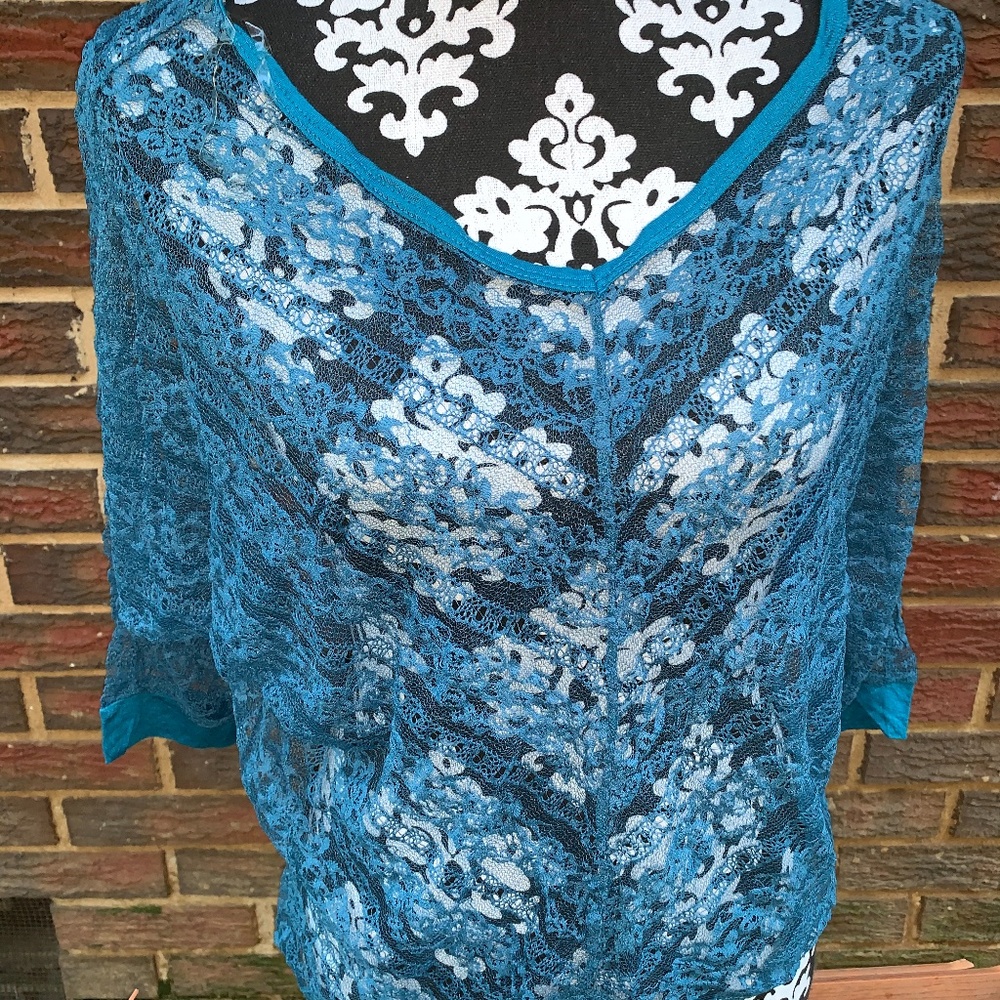 Eyeshadow Lace T-shirt